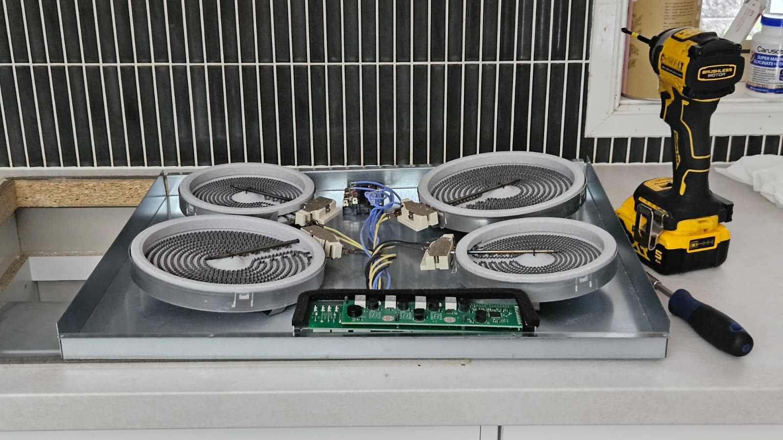Cooktop opened for repair and diagnostics