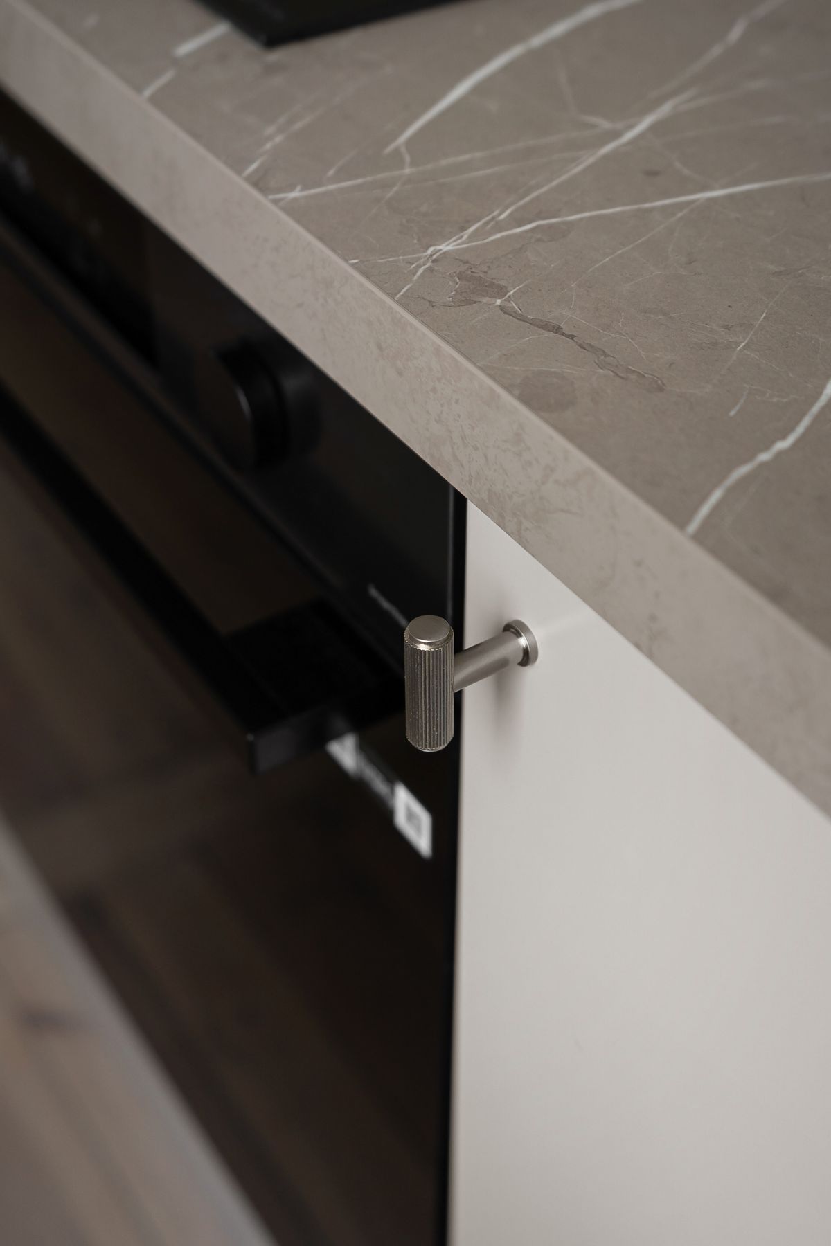 Built-in kitchen oven